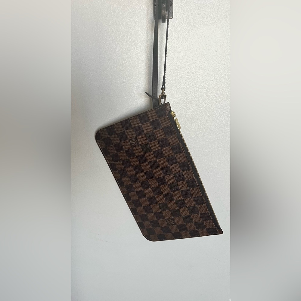 Louis Vuitton Damier Ebene Neverfull pochette